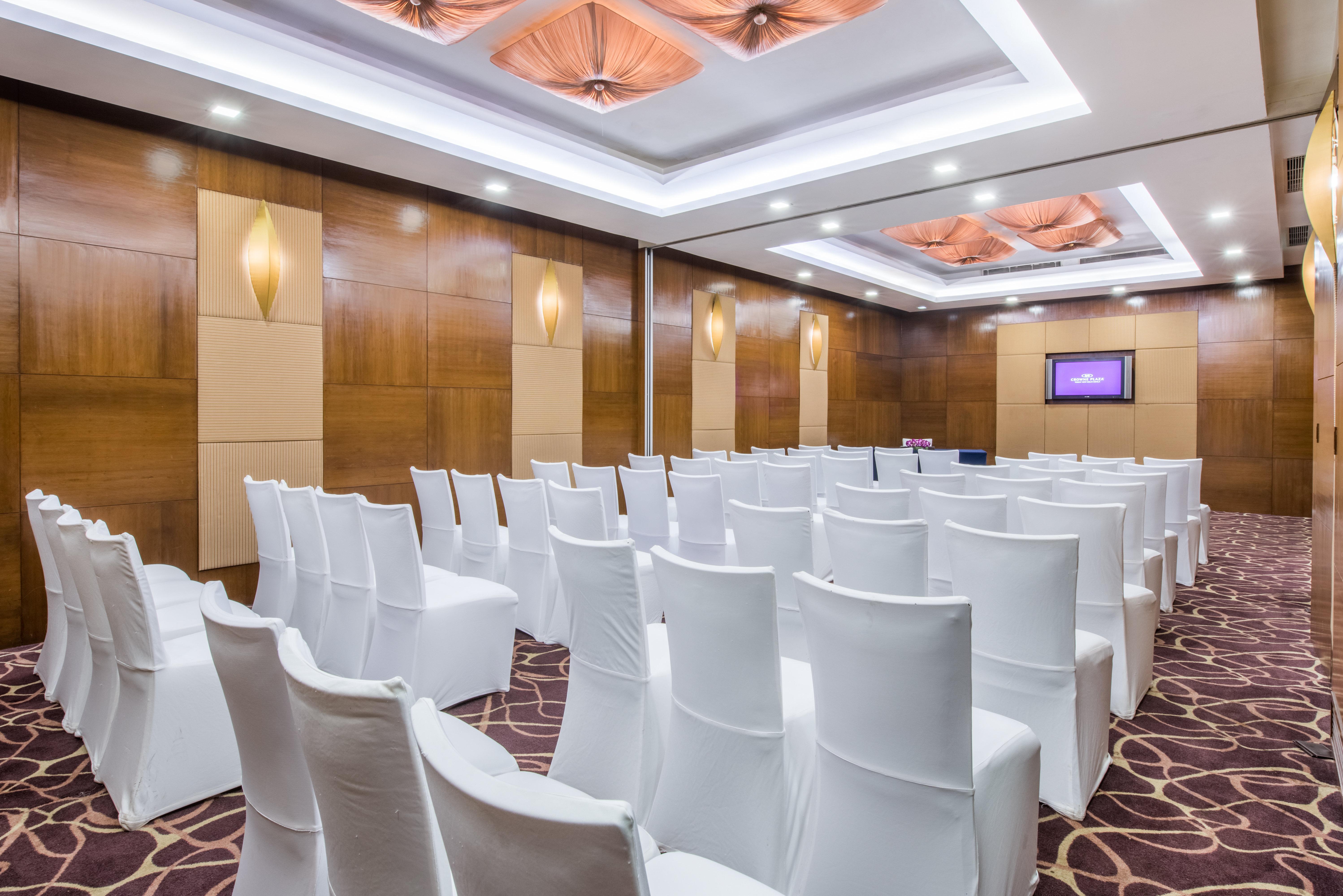 Crowne Plaza Okhla By Ihg Hotel New Delhi