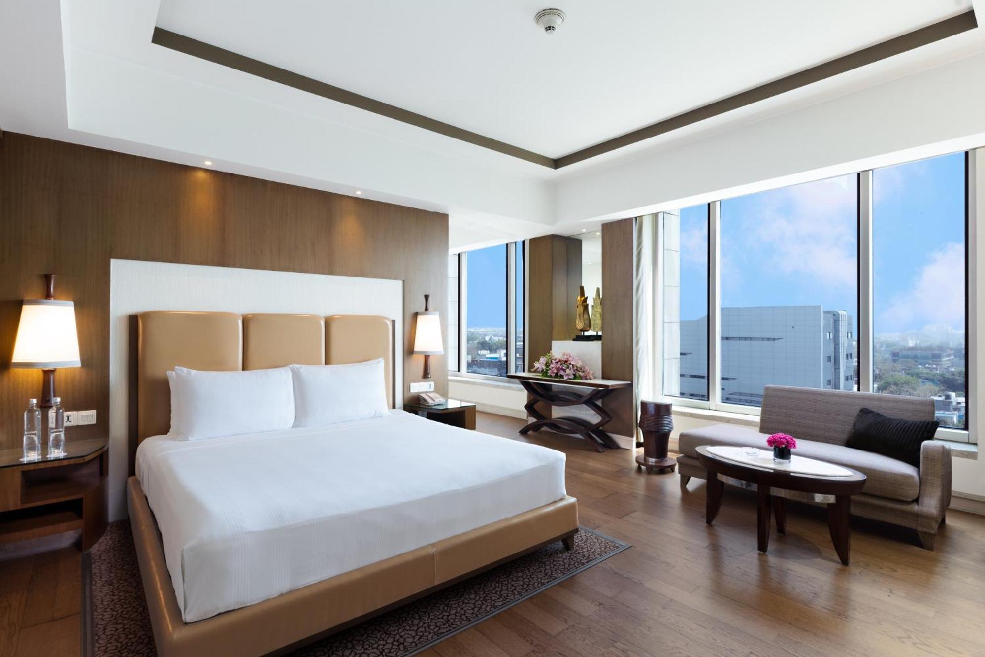 Crowne Plaza Okhla By Ihg Hotel New Delhi