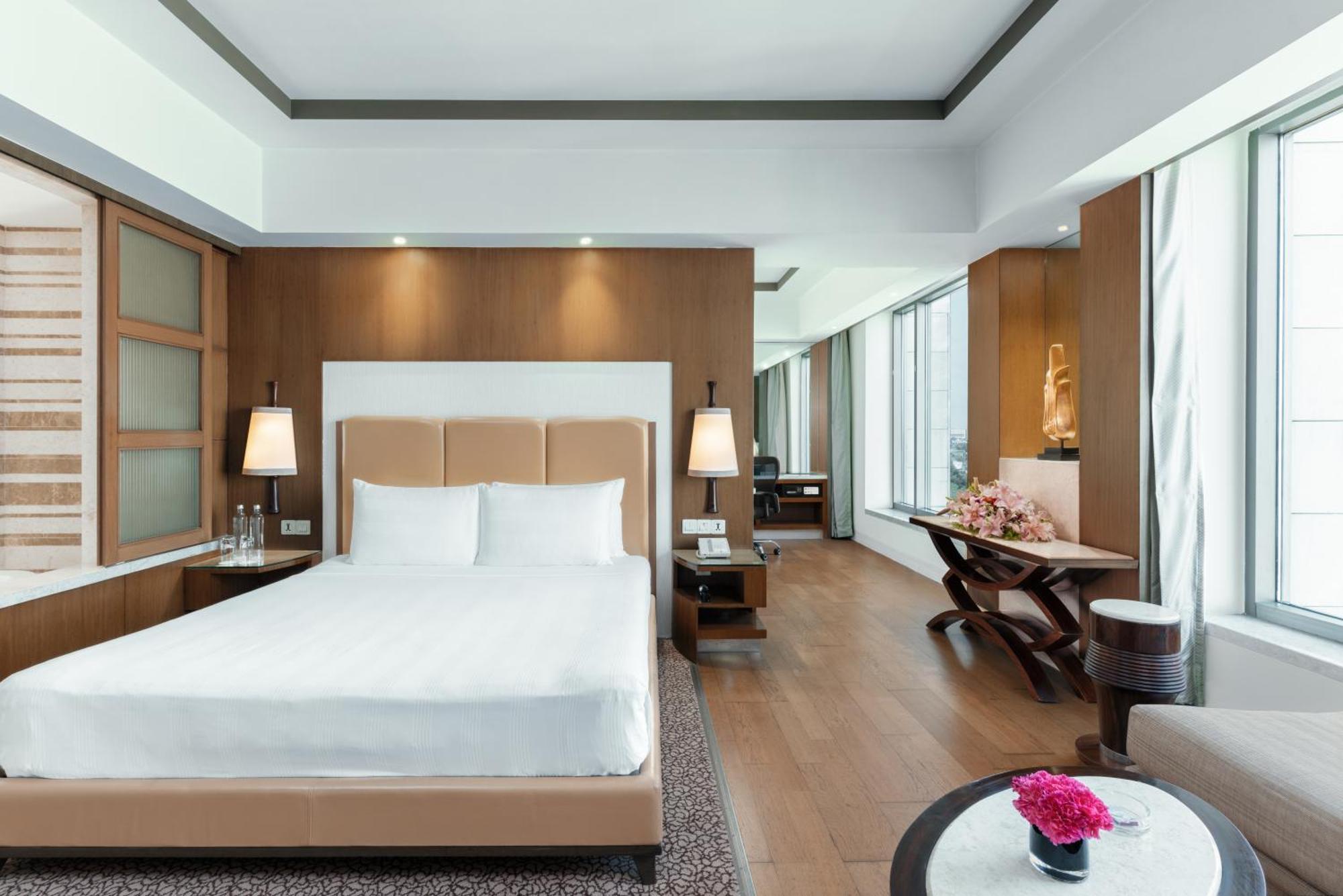 Hotel Crowne Plaza Okhla By Ihg 5*