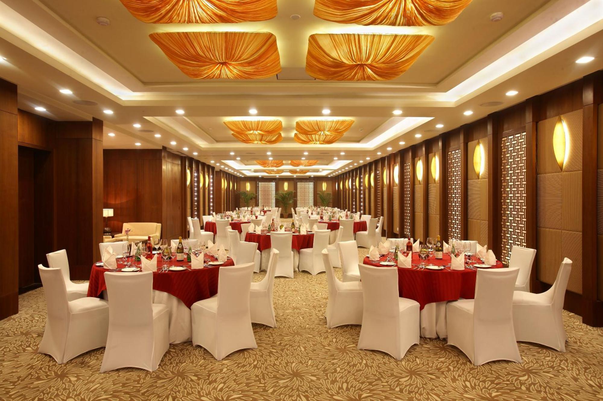 Crowne Plaza Okhla By Ihg 5*